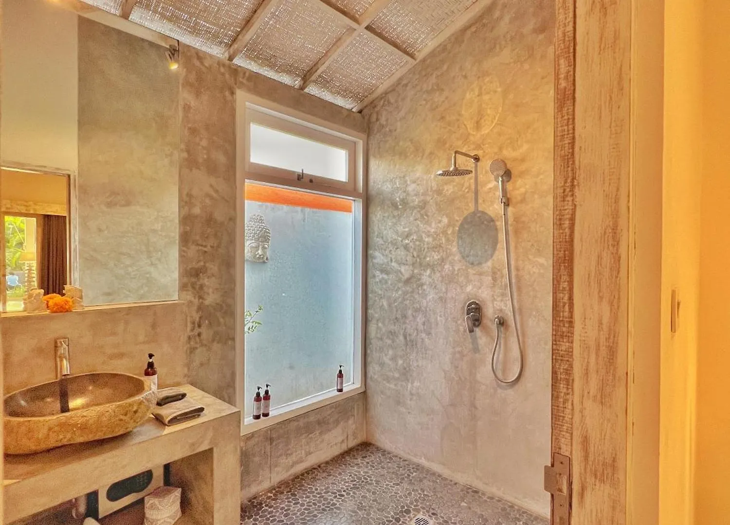 Villa Rocher - Modern 3 Bedroom Villa Batu Belig 3 Min Beach Seminyak  0*, Seminyak (Bali)
