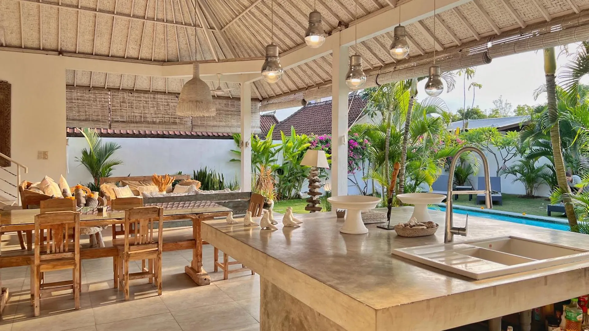 Villa Rocher - Modern 3 Bedroom Villa Batu Belig 3 Min Beach Seminyak  Seminyak (Bali)