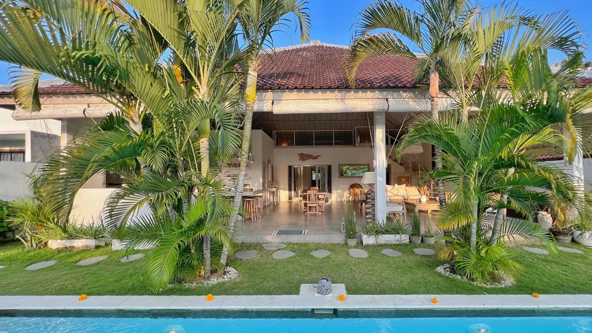 Villa Rocher - Modern 3 Bedroom Villa Batu Belig 3 Min Beach Seminyak  0*, Seminyak (Bali)