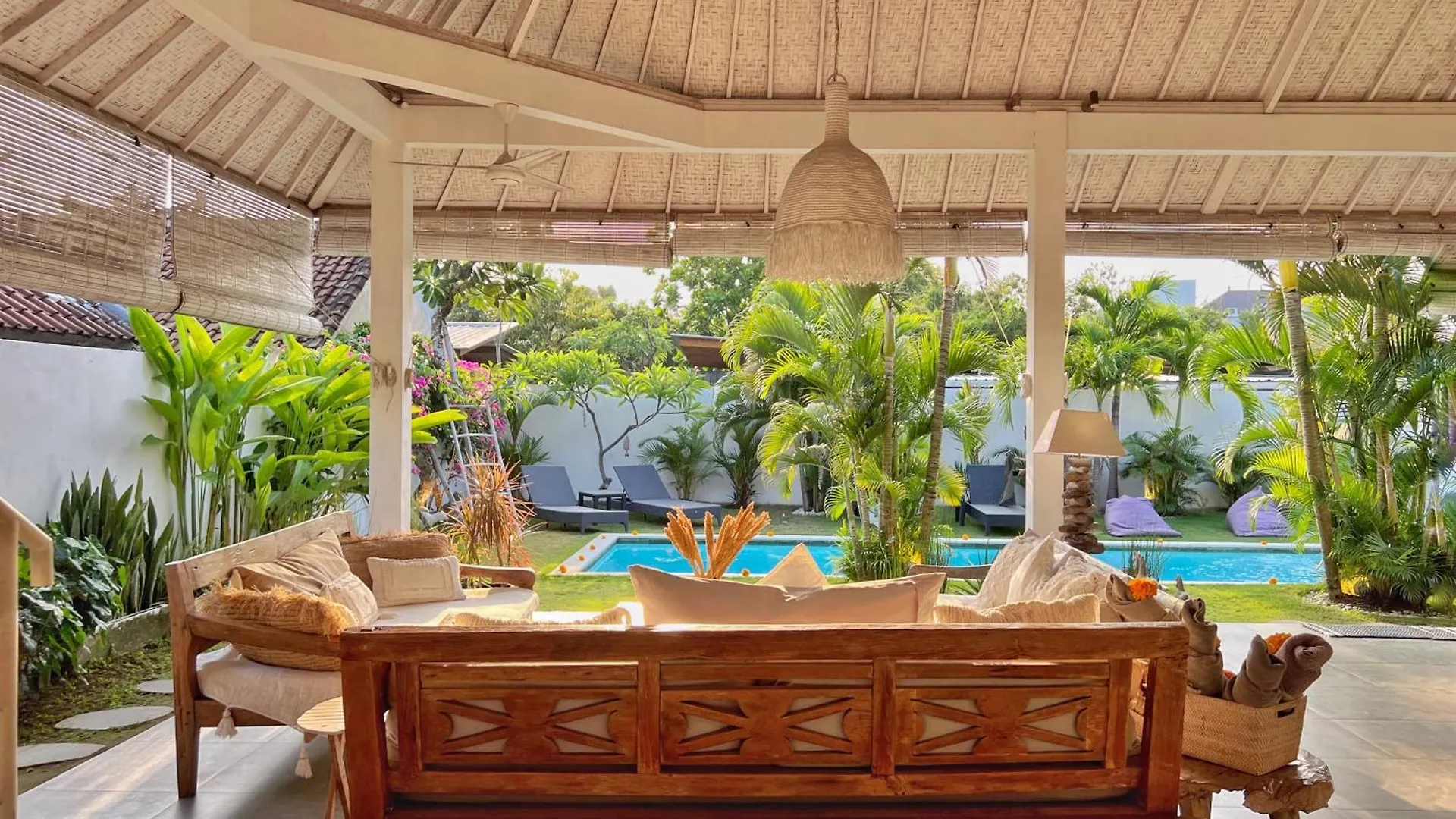 Villa Rocher - Modern 3 Bedroom Villa Batu Belig 3 Min Beach Seminyak  Seminyak (Bali)
