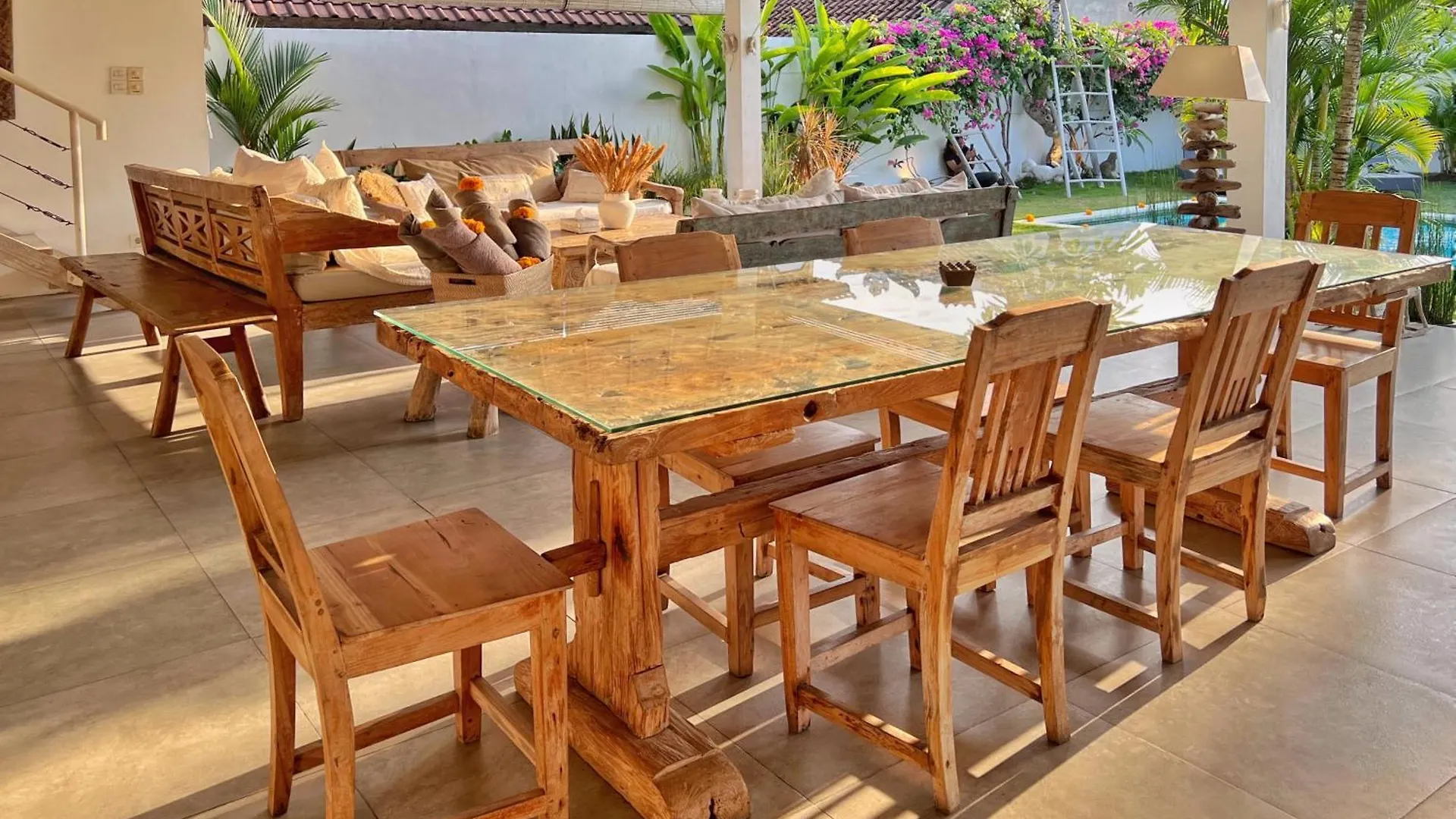 Villa Rocher - Modern 3 Bedroom Villa Batu Belig 3 Min Beach Seminyak