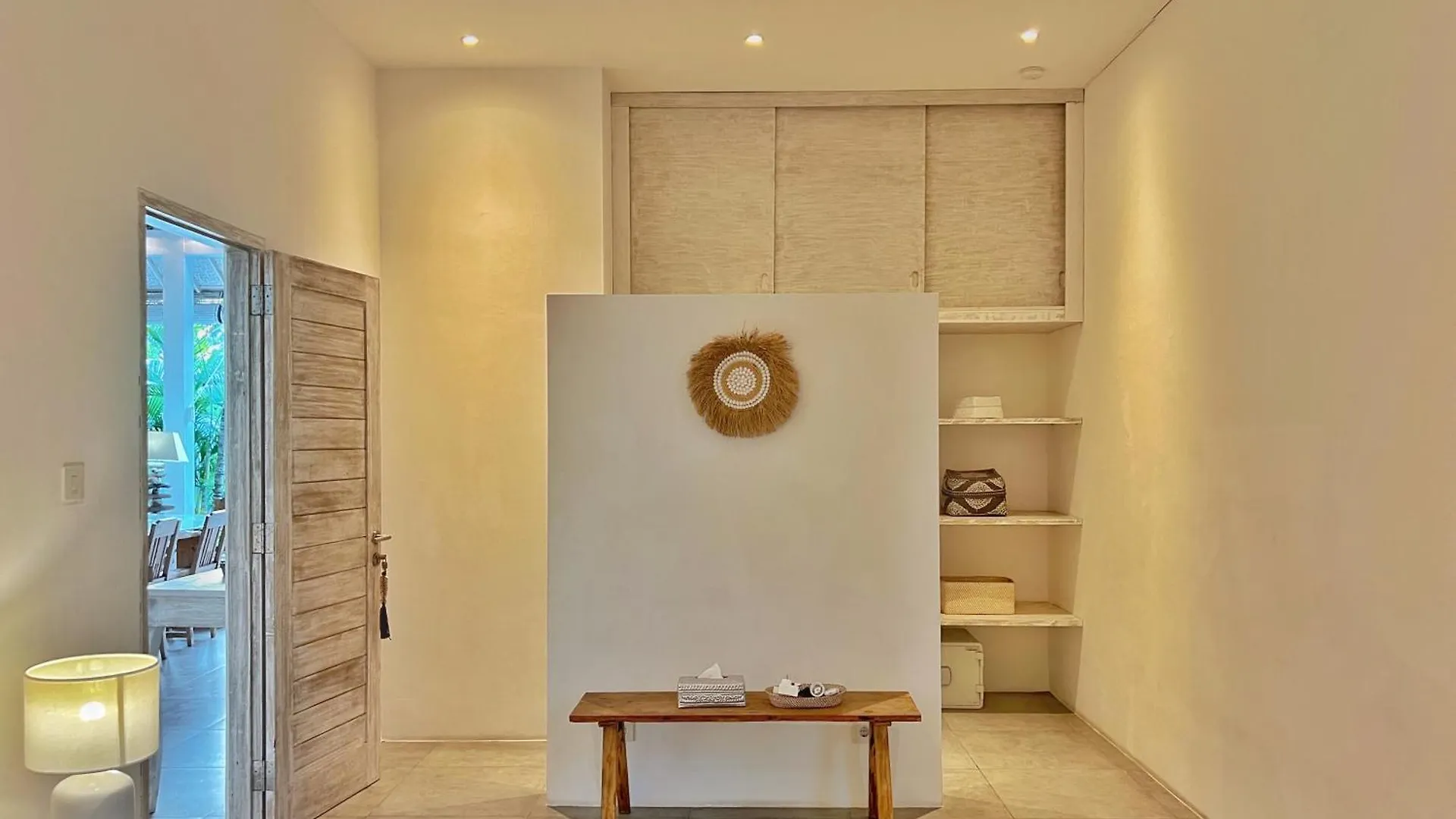 Villa Rocher - Modern 3 Bedroom Villa Batu Belig 3 Min Beach Seminyak  Indonesia