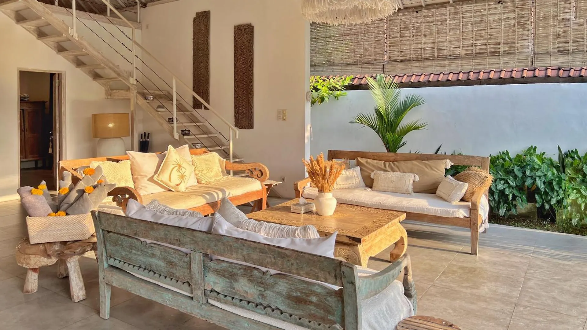 Villa Rocher - Modern 3 Bedroom Villa Batu Belig 3 Min Beach Seminyak