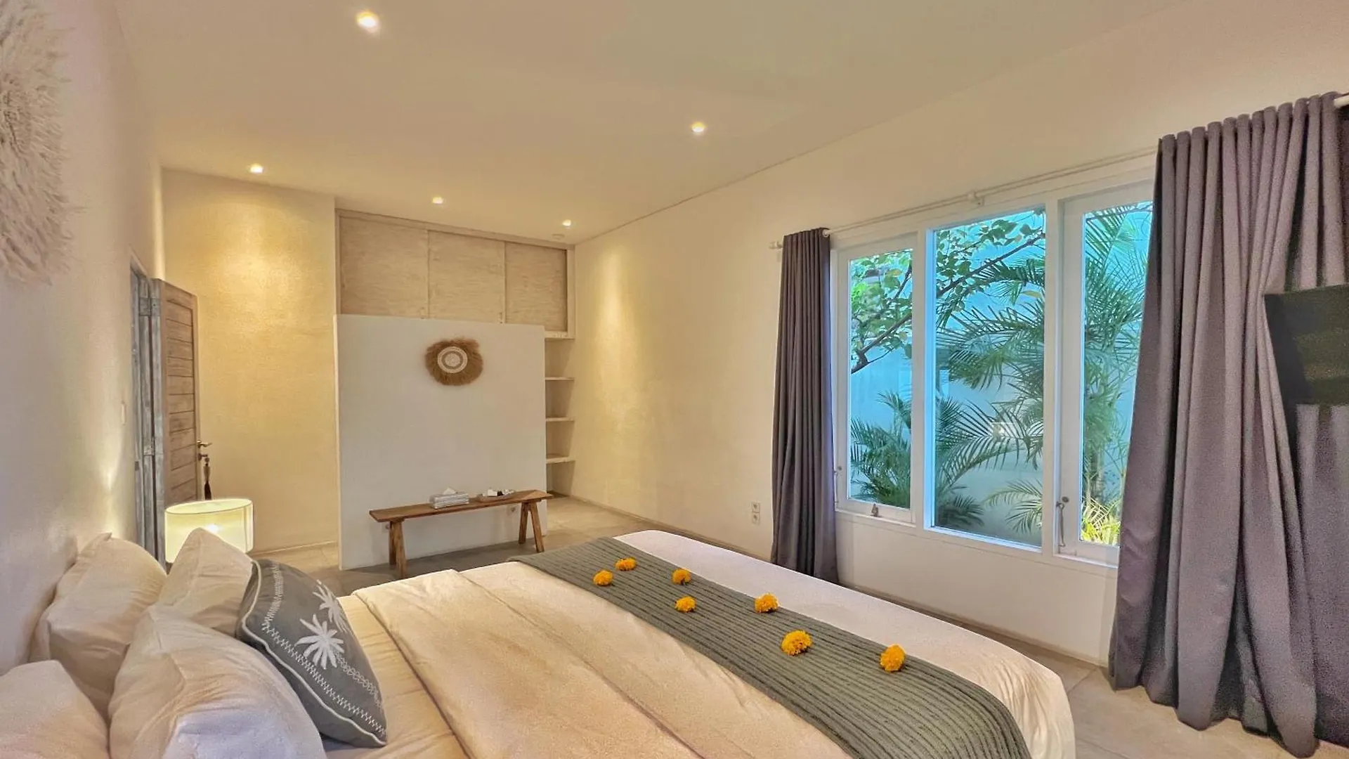Villa Rocher - Modern 3 Bedroom Villa Batu Belig 3 Min Beach Seminyak  0*, Seminyak (Bali) Indonesia