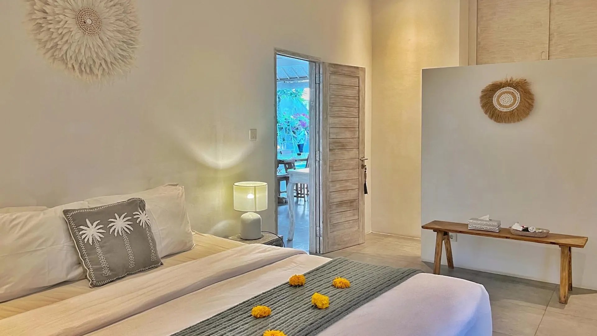 Villa Rocher - Modern 3 Bedroom Villa Batu Belig 3 Min Beach Seminyak  Seminyak (Bali)