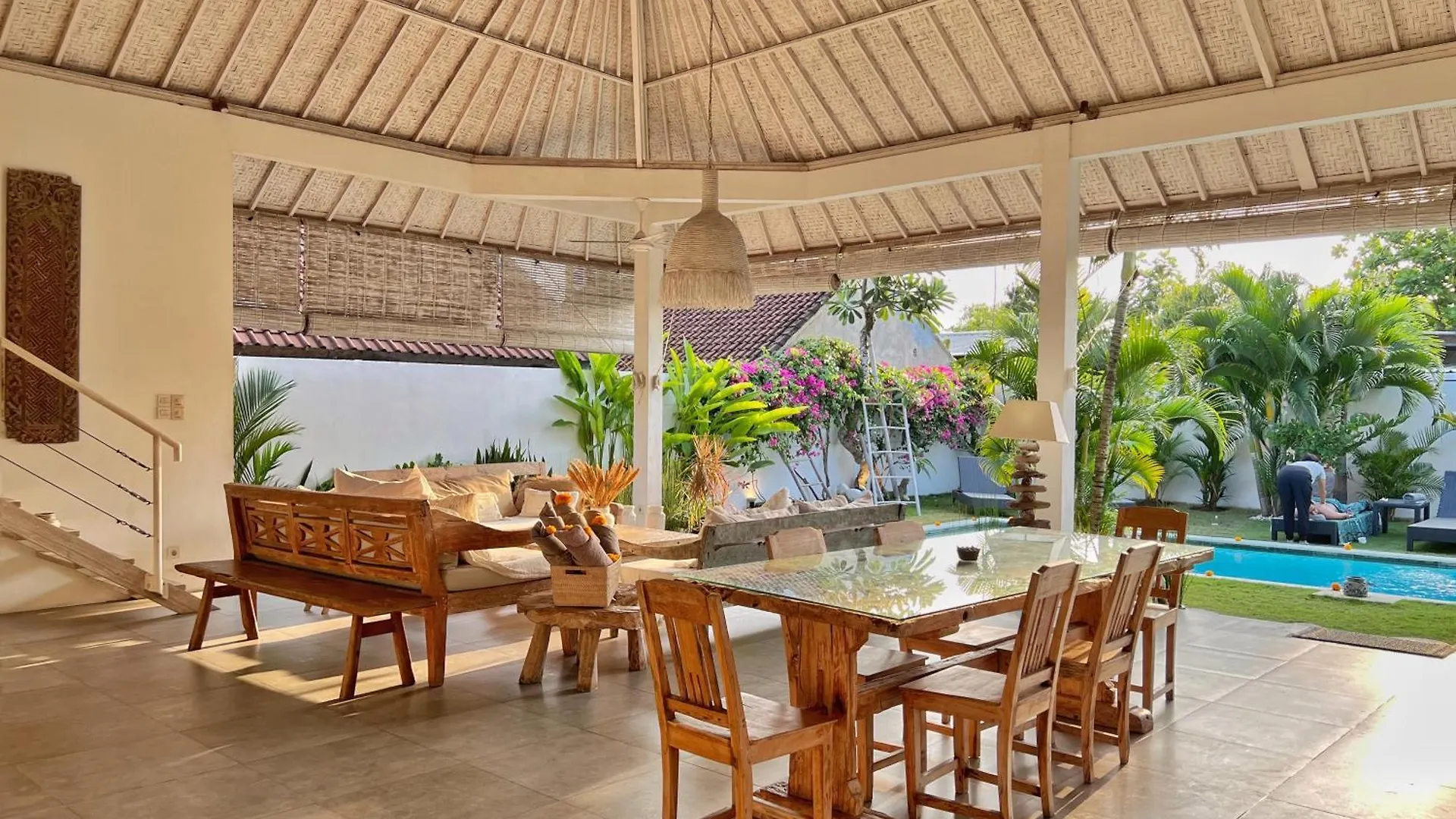 Villa Rocher - Modern 3 Bedroom Villa Batu Belig 3 Min Beach Seminyak