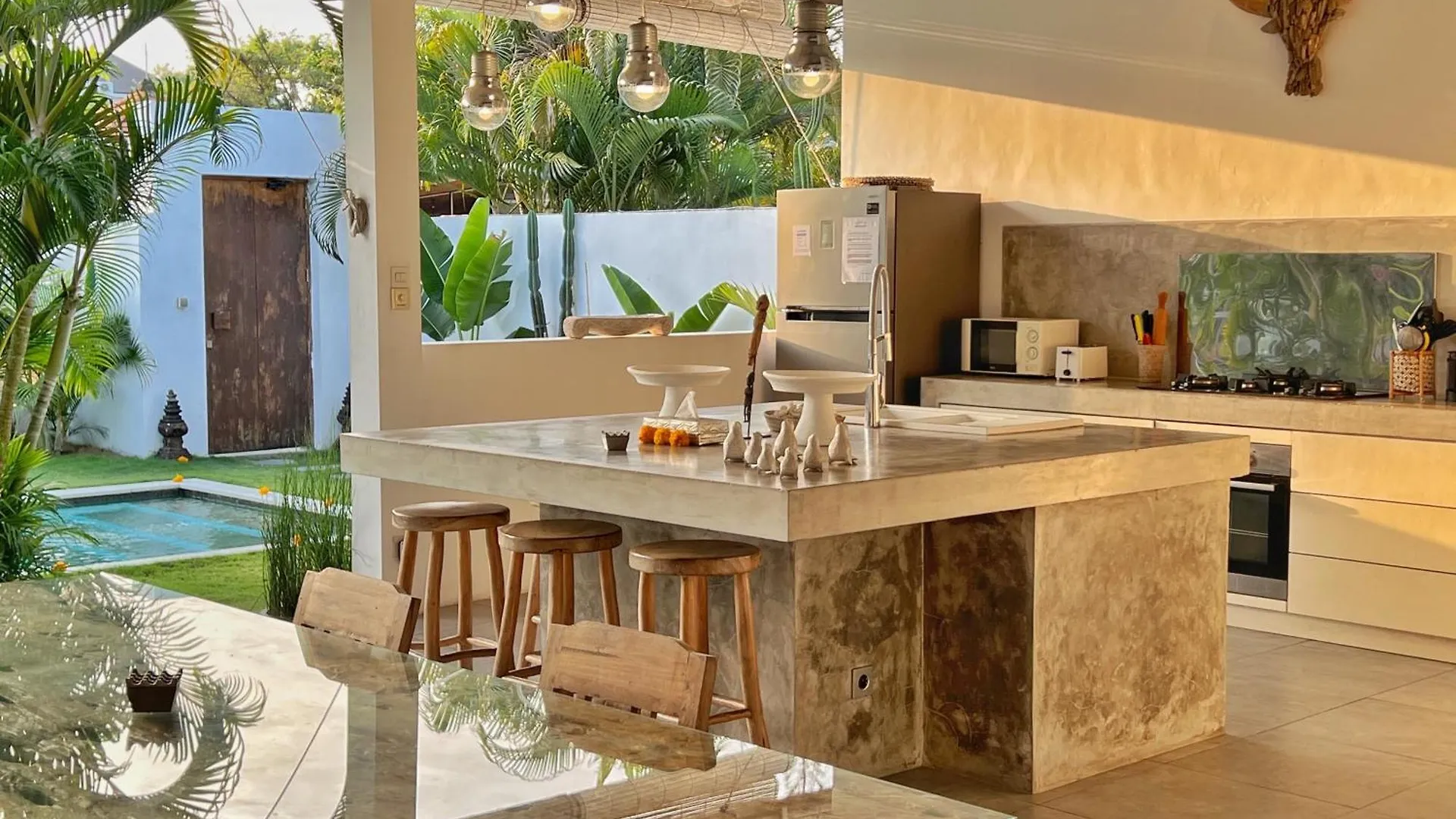 Villa Rocher - Modern 3 Bedroom Villa Batu Belig 3 Min Beach Seminyak   Seminyak (Bali)
