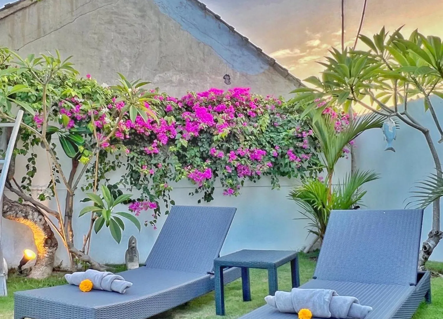 Villa Rocher - Modern 3 Bedroom Villa Batu Belig 3 Min Beach Seminyak